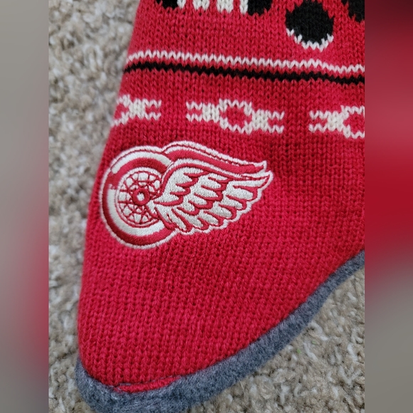 Detroit Red Wings NHL Beanie Hat CCM Authentic Red - Picture 5 of 8